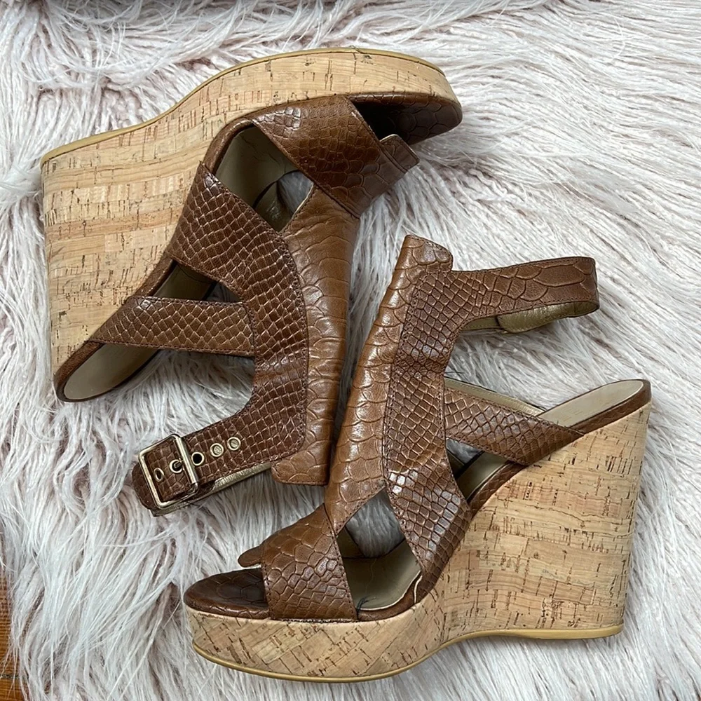Stuart Weitzman Safety Wedge in Toffee Brown Snake Print Sz 10 - Picture 10 of 15